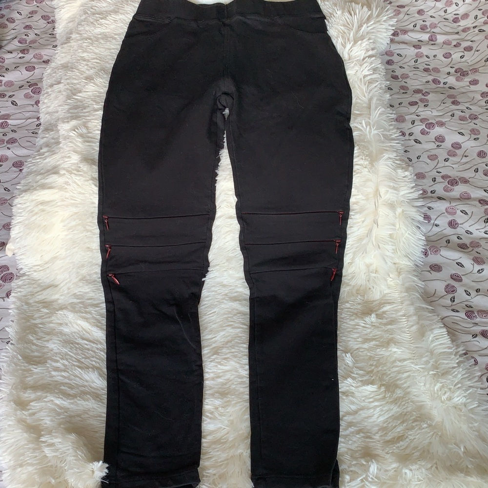 🌟Tight fitting pants